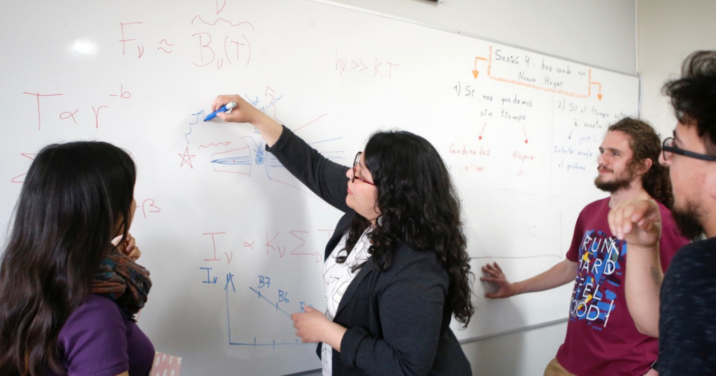 Astrónoma chilena es premiada por la Academia Mundial de Ciencias