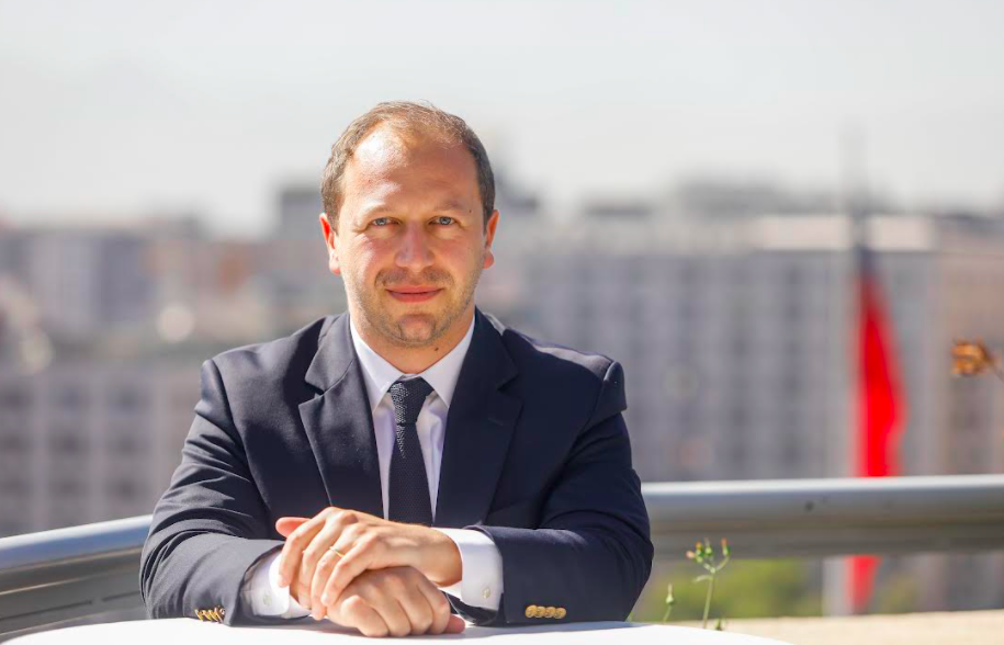 Ex subsecretario Weber alerta por “ingresos de mentira” y pide ajuste fiscal de US$8.000 millones