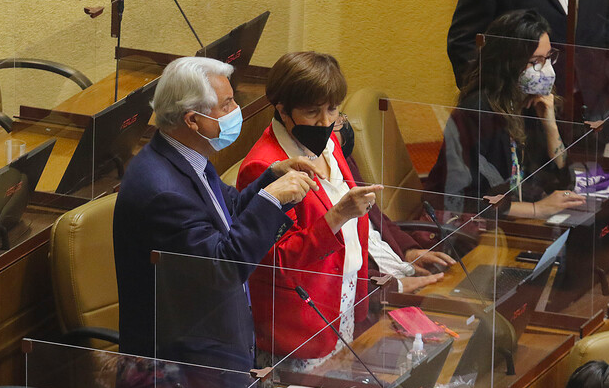 Mesa de la Cámara suspende sesión de acusación contra Presidente Piñera para que diputado Naranjo pueda “cumplir con sus necesidades básicas”