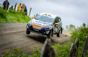 Jorge Martínez y Alberto Álvarez dan el primer golpe en el Rally de Osorno