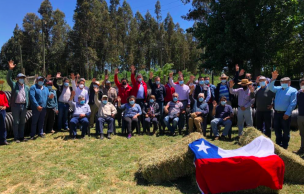 Autoridades encabezan entrega de insumos para agricultores afectados por escasez hídrica en Biobío