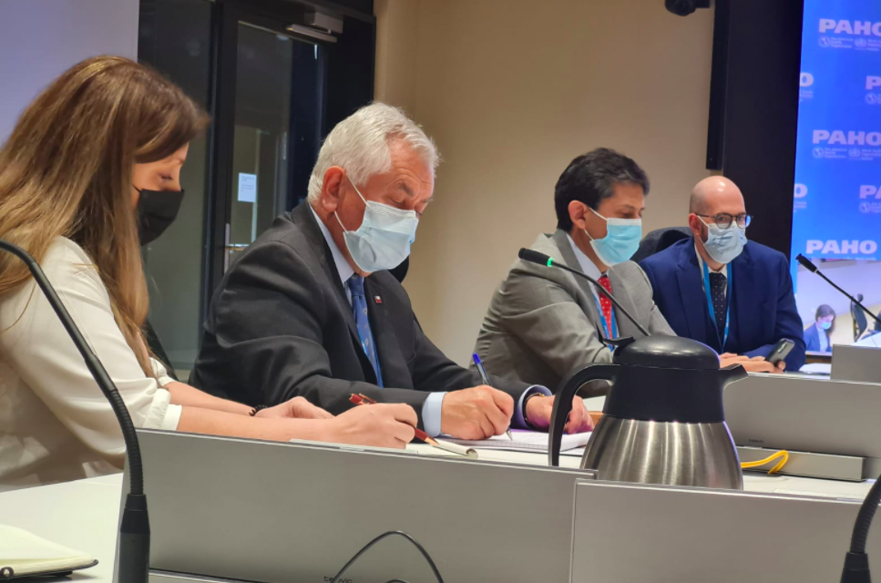 Ministro Paris por variante Ómicron: “Faltan muchos estudios para aclarar cuál es su potencial”
