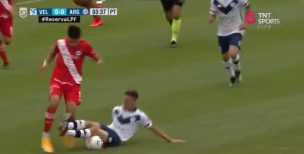 [Video] Escalofriante: la brutal patada de un jugador de Vélez en el torneo de Reservas de Argentina