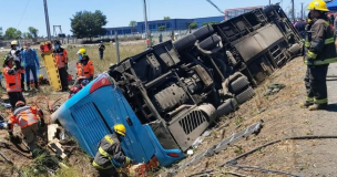 Volcamiento de un bus en Chillán dejó a tres personas fallecidas y 15 lesionados