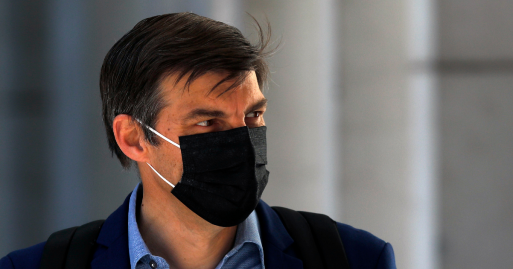 Ex convencional Stingo denuncia agresión en conversatorio: “Un grupo del Rechazo irrumpió violentamente”