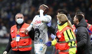 [Video] ¡Terrible! Jugador de Napoli termina con múltiples fracturas en la cara tras chocar con un rival