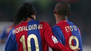 [Video] El emotivo reencuentro entre Ronaldinho y Samuel Eto’o