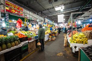 Visitantes y locatarios de La Vega alertan por sucesivas alzas en precios de los alimentos