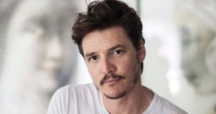 Pedro Pascal rectificó su apoyo a Gabriel Boric: enseñó cómo hacer una polera con su nombre