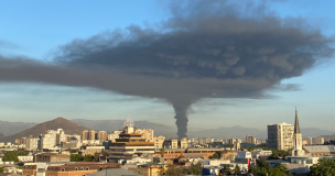 Incendio de proporciones afecta a fábrica en la comuna de Quilicura: Hay peligro de propagación