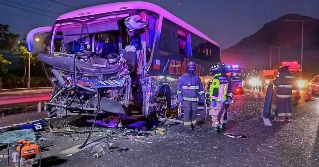 Accidente de tránsito en Ruta 5 Sur deja al menos 14 personas lesionadas