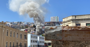 Incendio estructural afecta al menos a siete viviendas en Cerro Mariposas de Valparaíso