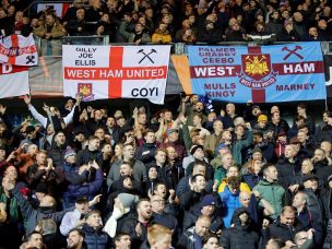 ¡Terrible! Hincha del West Ham pierde un dedo festejando un gol