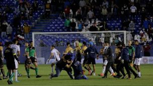 [Video] Una triste costumbre en México: hinchas invaden la cancha y agreden a jugadores en la Liga Expansión