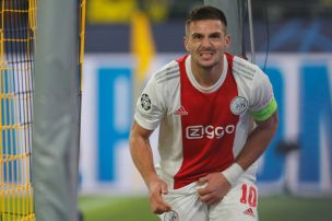 [Foto] La graciosa broma de Tadic tras su doloroso gol en Champions League