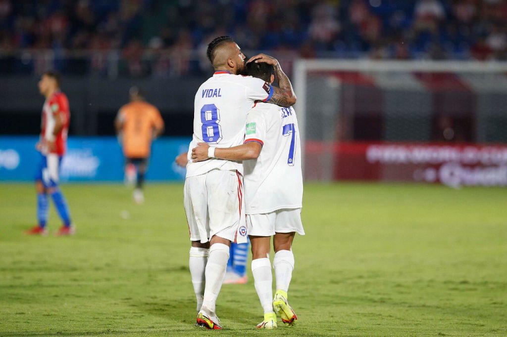 [Video] “¡Chile está en carrera!”: así narró Marcelo González el gol del triunfo de la Roja en Asunción