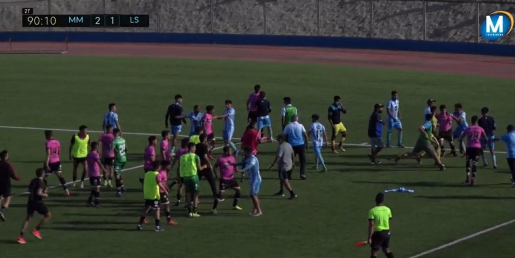 [Video] Piedras, combos y patadas: la increíble batalla campal que se vivió en la Tercera División