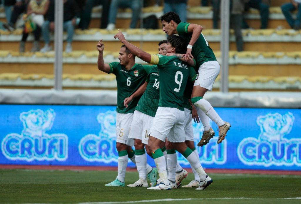 Bolivia golea a Uruguay y se mete en la pelea por un cupo a Qatar