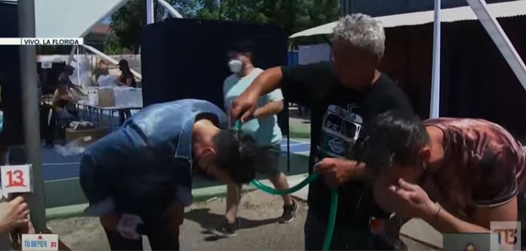 Capeando el calor: Sergio Lagos terminó “empapado” en medio de despacho electoral