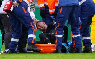 [Video] Un afectado Neymar se retira de la cancha luego de una escalofriante lesión