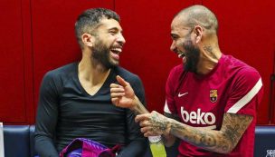 La sonrisas vuelven al Camp Nou: Dani Alves se une a los entrenamientos en el Barça