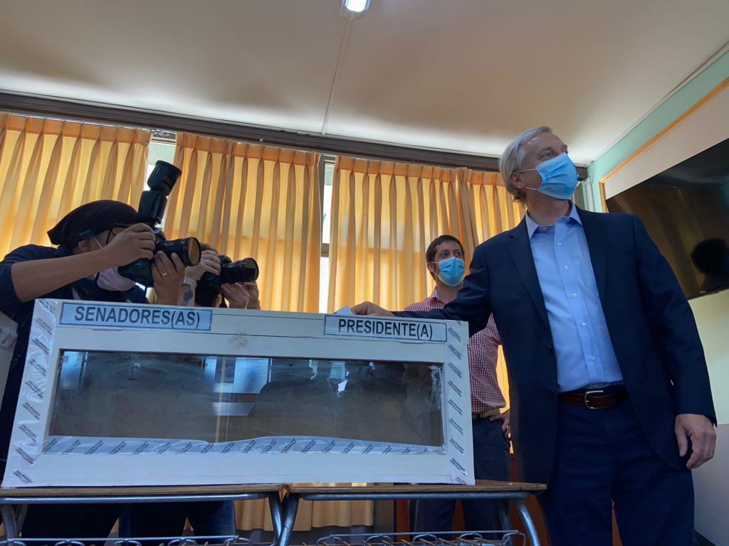 José Antonio Kast se refirió a resultados en el extranjero tras votar en Paine: “No me he preocupado”