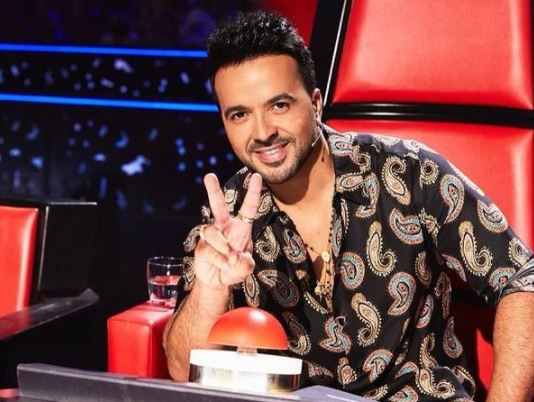 “No saben las ganas que tengo… cachai?”: Luis Fonsi sorprende a sus fans a su llegada a Chile