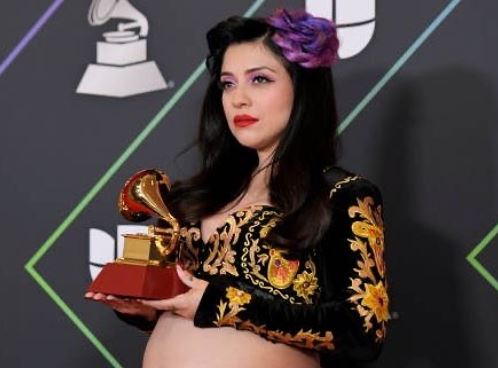 “Mira de quién te burlas”: Mon Laferte recordó negativa de productor tras ganar el Latin Grammy