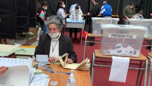 Prefería ir que aburrirse en su casa: Mujer de 80 años se ofreció voluntaria como vocal de mesa