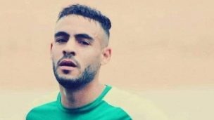 Luto en el fútbol africano: futbolista fallece en pleno partido tras recibir un golpe en la cabeza