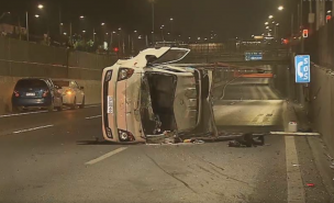 Accidente de tránsito por exceso de velocidad en Vespucio Sur termina con una camioneta volcada