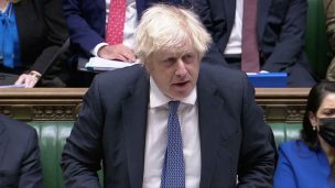 Acusan a Boris Johnson de infringir normas anticovid tras publicación de fotografía 