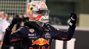 ¡Increíble! Verstappen le roba en la última vuelta el título del mundo a Hamilton