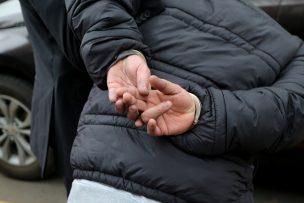 Hombre fue detenido tras golpear a su pareja en la comuna de Recoleta