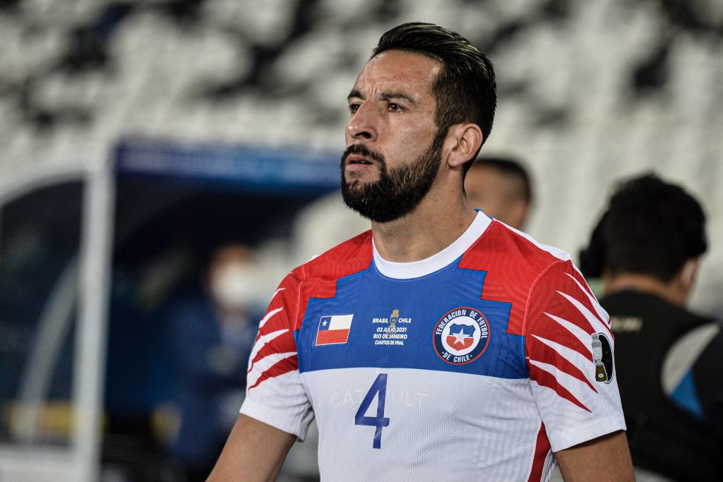 Mauricio Isla y jugar en Calama: “Es importante enfocarse en lo futbolístico porque necesitamos los puntos”