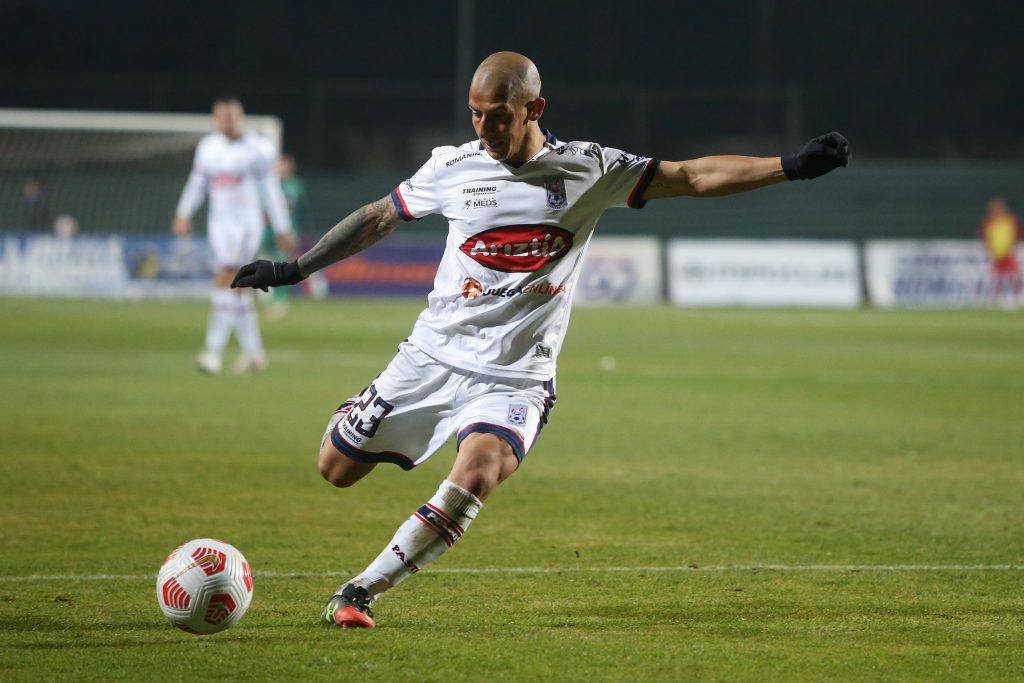 Alejandro Camargo fue oficializado como nuevo jugador de Cobresal