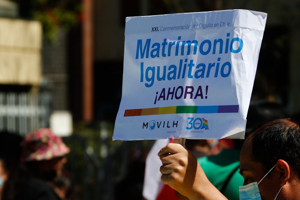 Movilh llama a erradicar todo tipo de discriminación en Matrimonio Igualitario