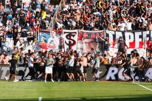 [Video] ¡Insólito! Decenas de barristas ingresaron a festejar gol anulado de Colo Colo