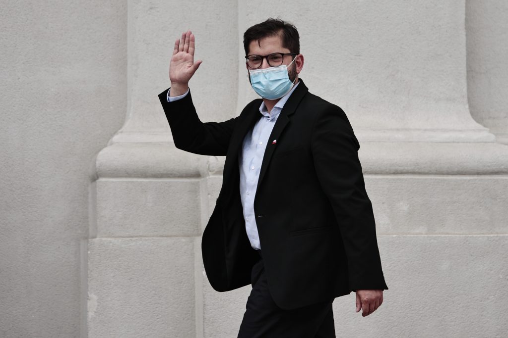 Cadem: 55% cree que al país le “irá bien” en el gobierno de Boric