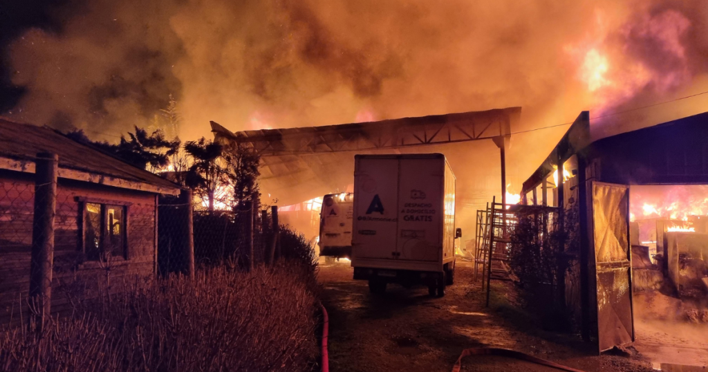 Berger emplazó a la oposición a aprobar la “Ley Juan Barrios” y llamó a condenar “sin titubeos” los ataques incendiarios en la macrozona sur