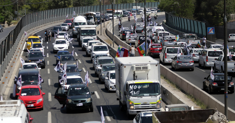 Grave accidente en Autopista Central deja un muerto tras volcamiento de vehículo