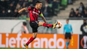 Charles Aránguiz fue titular en la derrota del Leverkusen ante el Ferencvaros