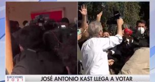 José Antonio Kast le quitó el micrófono a periodista de 