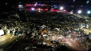 Confirman al menos 50 muertes por el impacto de tornados en Estados Unidos