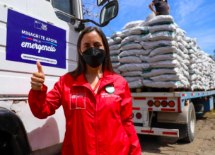 Ministra Undurraga encabezó entrega de ayuda de emergencia a ganaderos de Paine afectados por la sequía