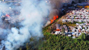 Más de 70 viviendas resultan afectadas tras incendio forestal en Castro