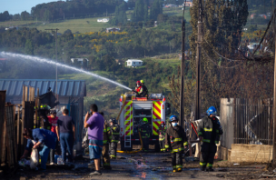 Fiscalía investiga eventual intervención de terceros en incendio que afectó a más de 120 viviendas en Castro