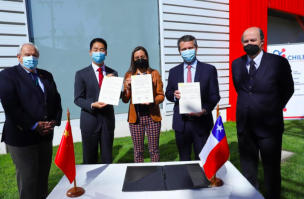 Ministra Undurraga firma protocolo de frutos congelados que amplía a 17 las especies disponibles para exportar a China