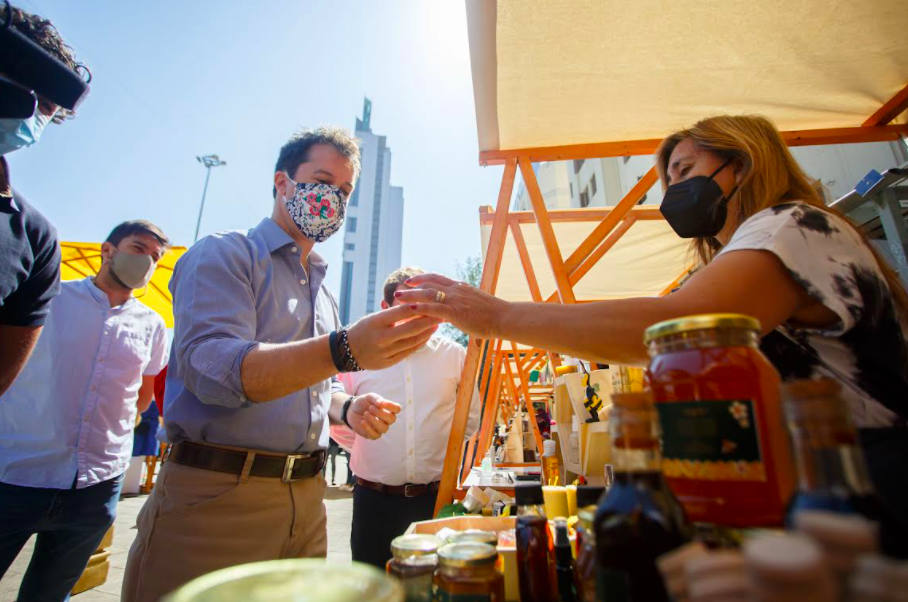 Ministerio de Economía presentó la “Ruta del Emprendimiento Navideño” con la primera feria en Plaza Italia 