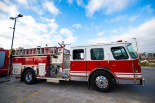 San Antonio: Entregan nuevo carro bomba Hazmat para emergencias especiales a Bomberos